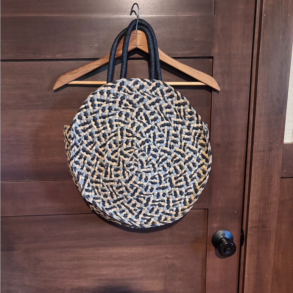 Source Unknown Black and Tan Round Tote